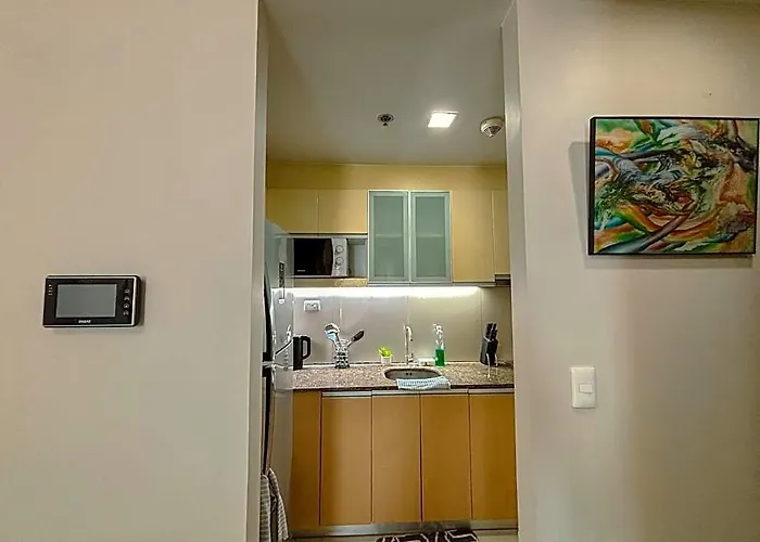 8 Newtown Boulevard By Flow 8 Suites Hotell Lapu-Lapu City